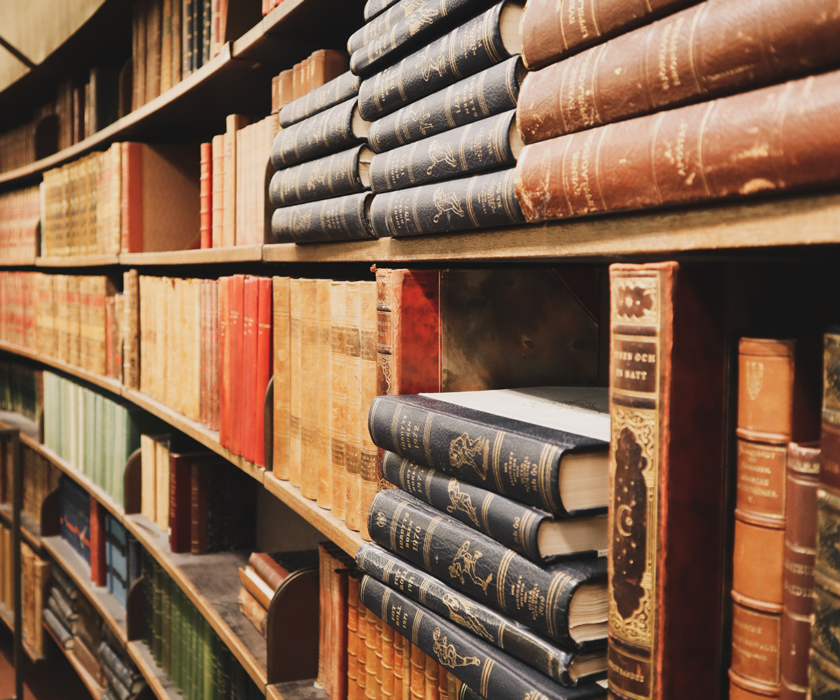 Bücherhalle in rechtswissenschaftlicher Bibliothek